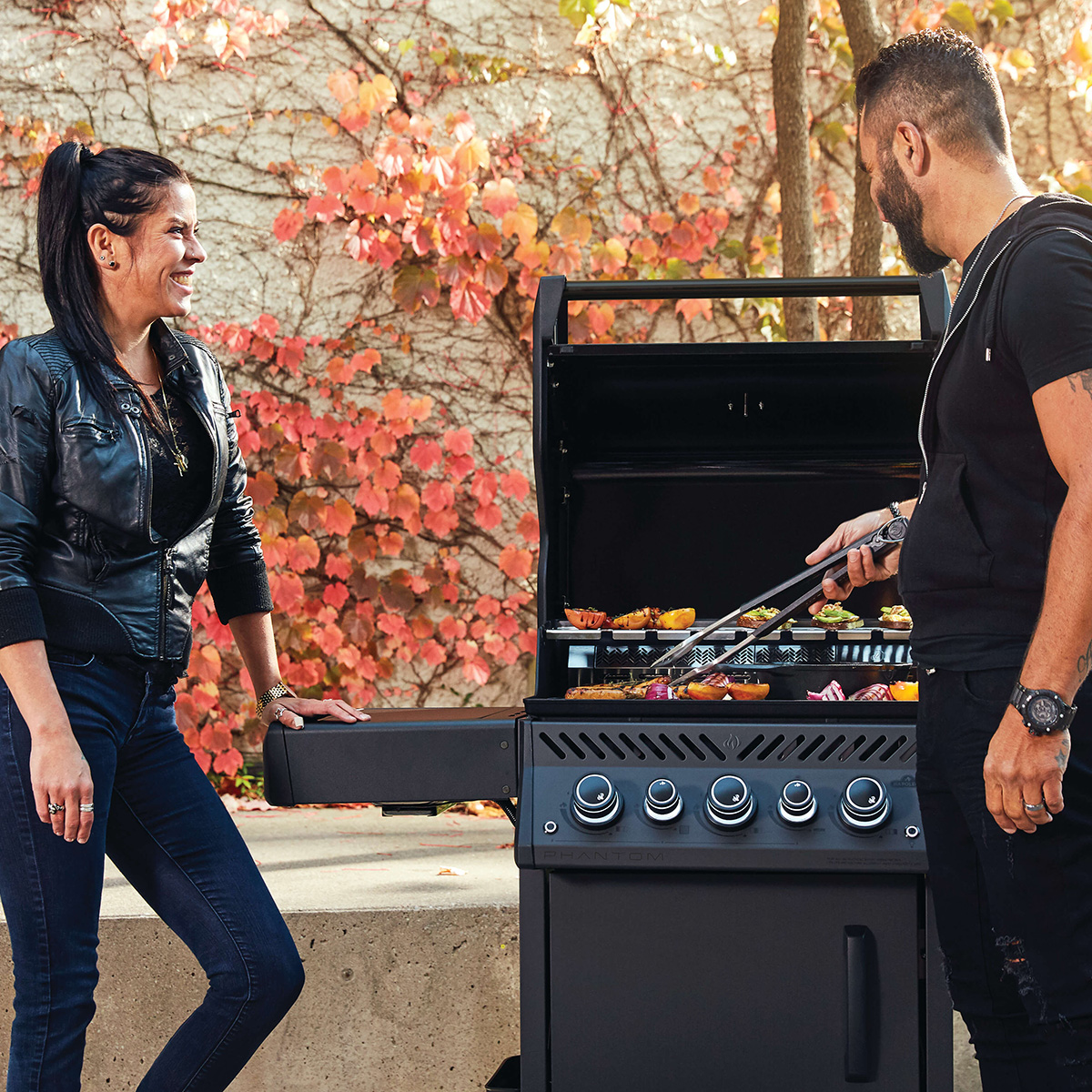 Гриль газовый Napoleon Rogue-425 SE ФАНТОМ, черный