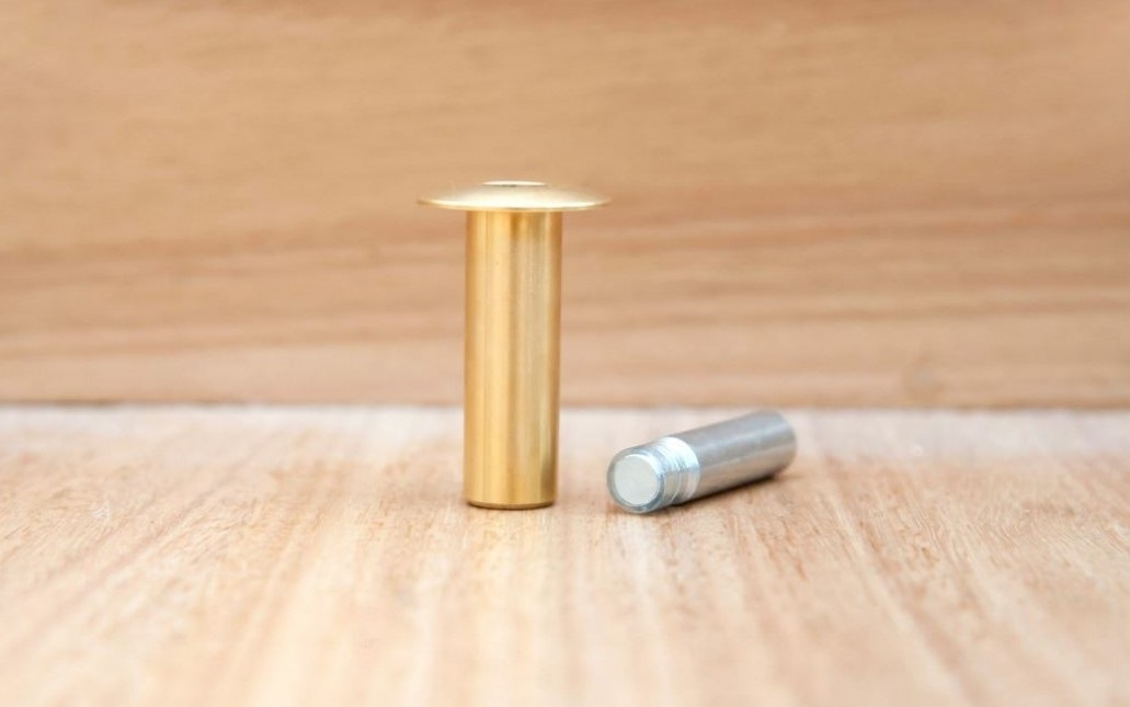 Упор магнитный автоматический скрытый Fantom Premium латунь.